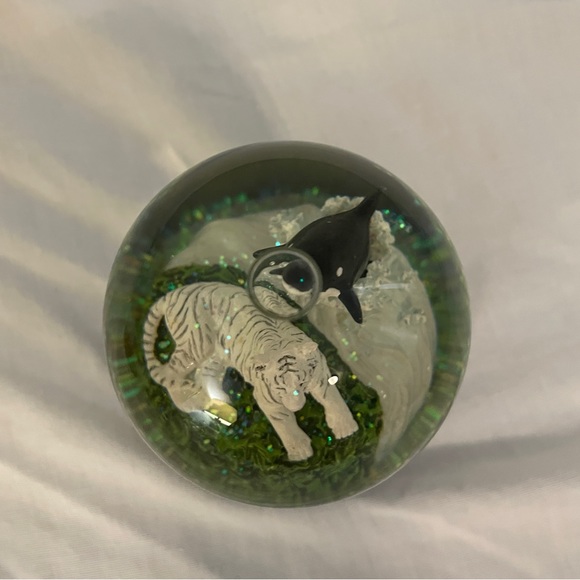 NEW Sea World / Busch Gardens “Conservation. It’s In Our Nature” Snow Globe - Picture 6 of 6